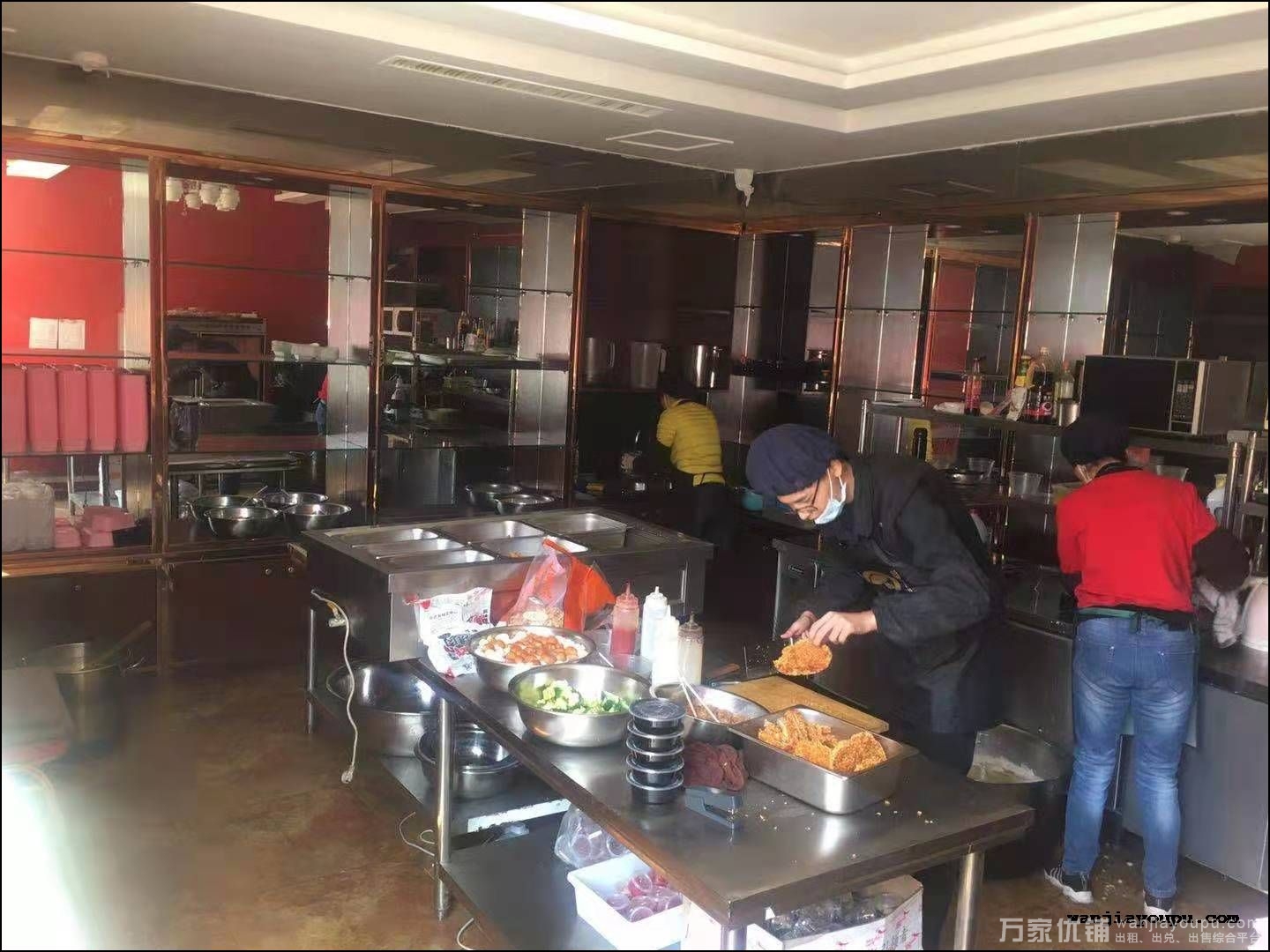 五彩城餐饮店铺出兑，可改堂食，可以加项目