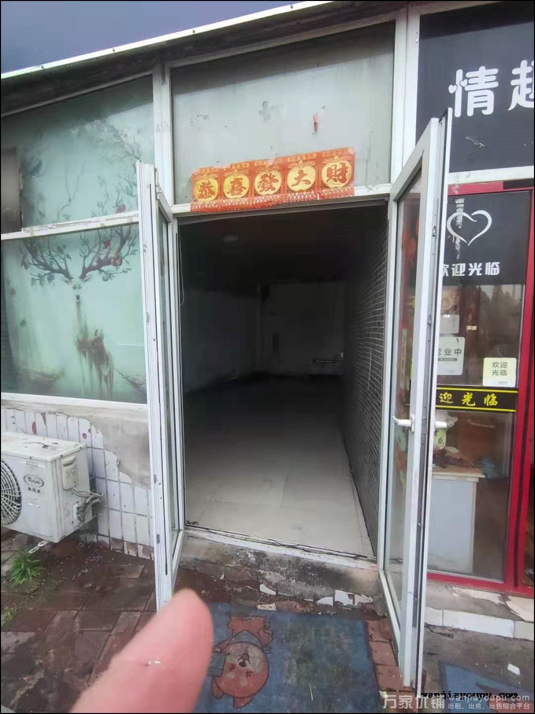 五彩城美食村g区旺铺出租，无兑费，房主直接出租