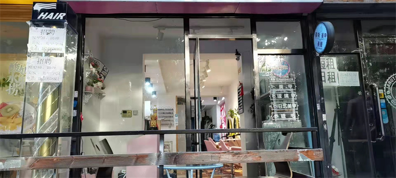 盈利旺铺美发店转让,经营三年多老店