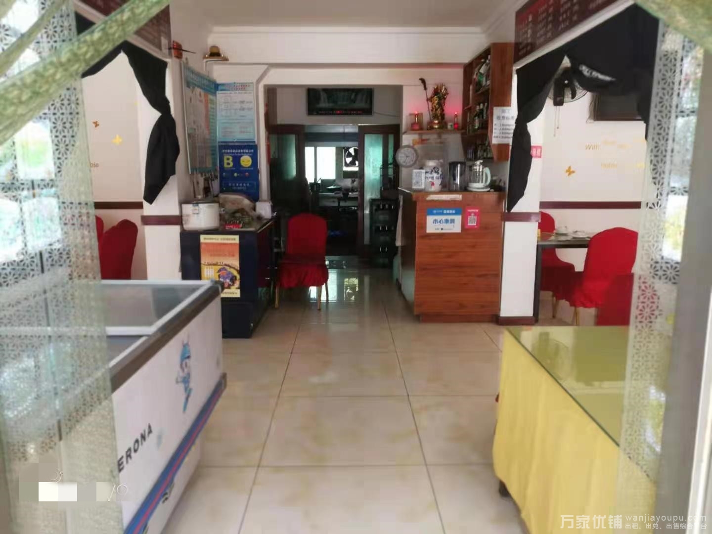 泡崖子七区宏伟街九匹马广场旁饭店出兑转让