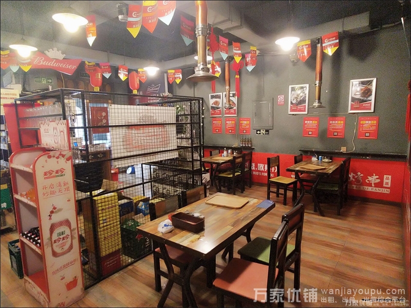 东城天下210平烧烤店出租，精装，客源稳定