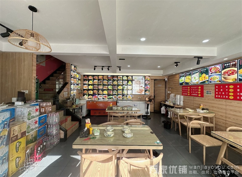 甘井子机场前营业中旺铺餐饮店低价转让，客源稳定