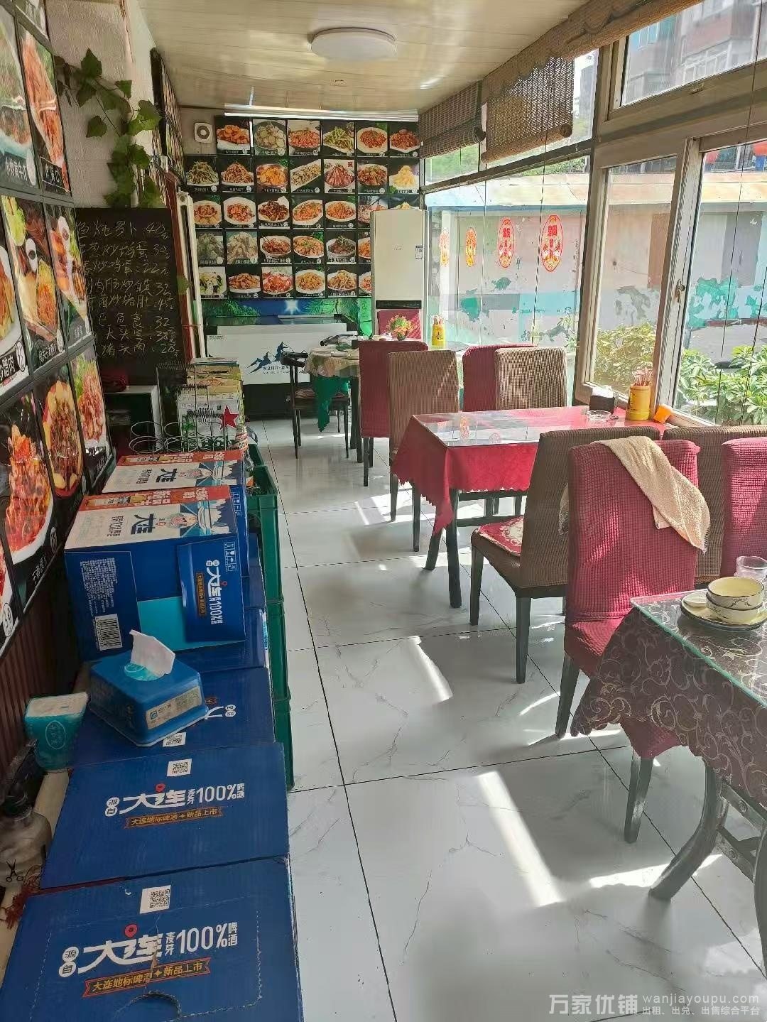 香工街地铁站附近营业中餐饮店转