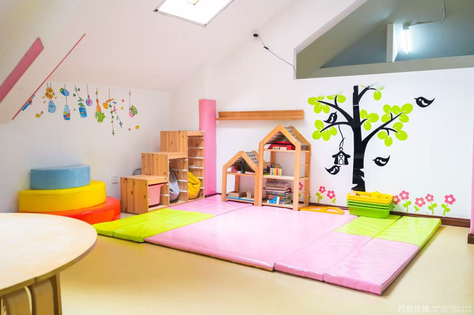 华南汇通街，培训学校3楼商铺出租