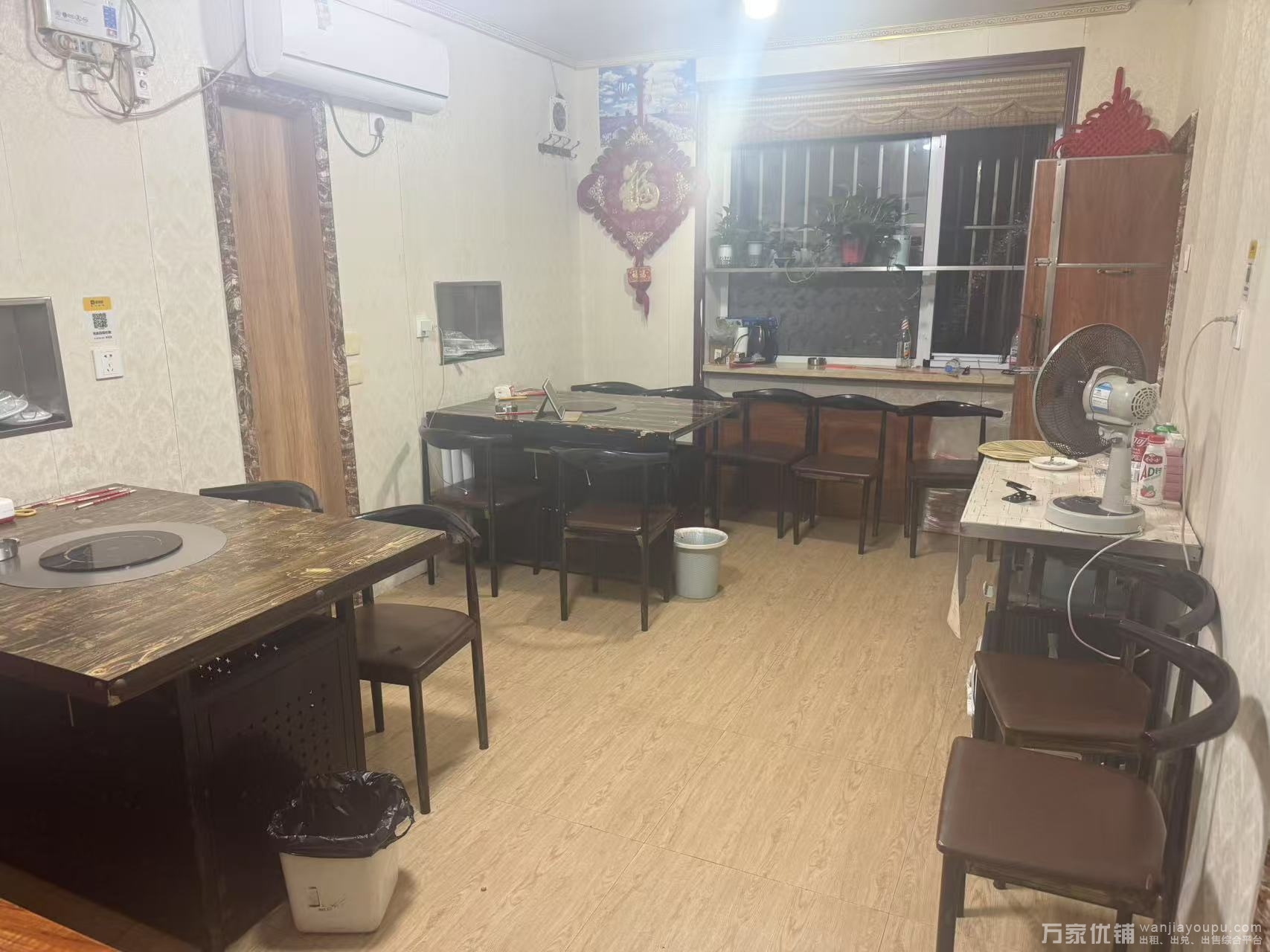 敦煌南街营业中烧烤店转让，设备齐全，接手就即干