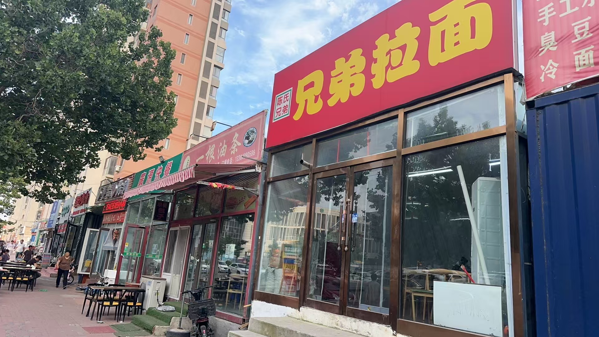 旺铺出租，有餐饮营业执照。接手适合多种经营