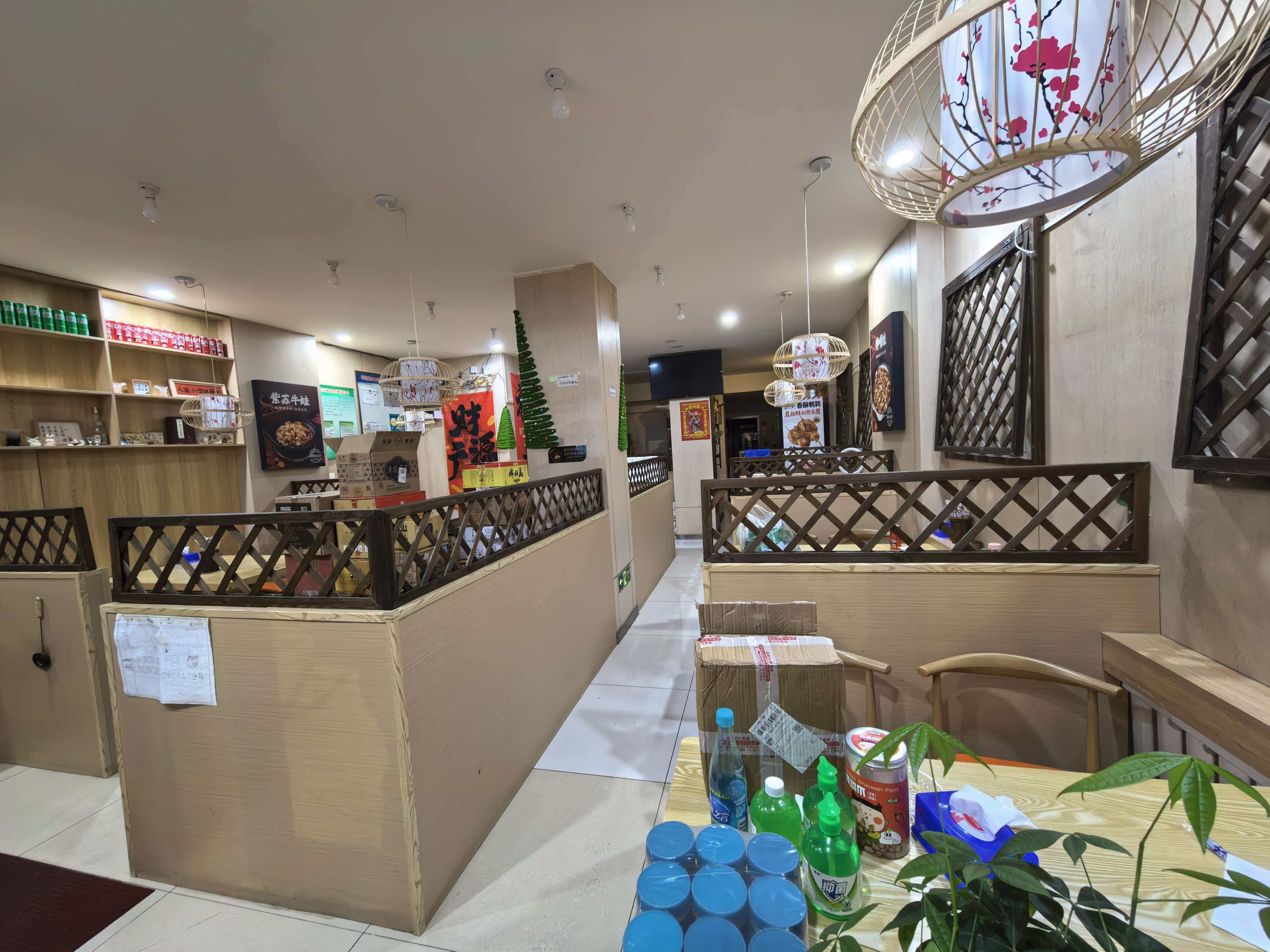 理工大学附近营业中餐饮店空转，