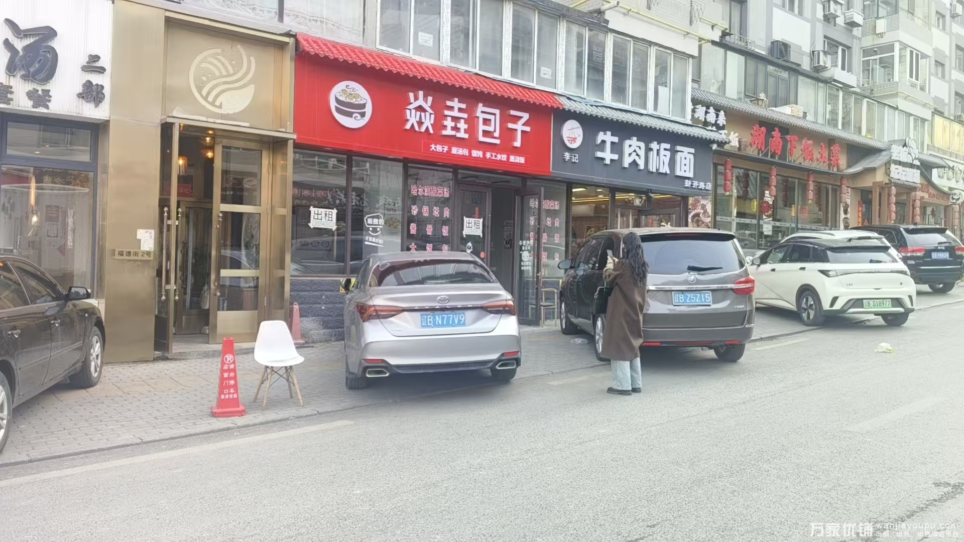 新开路临街商铺出租，门口宽敞无遮挡，行业不限