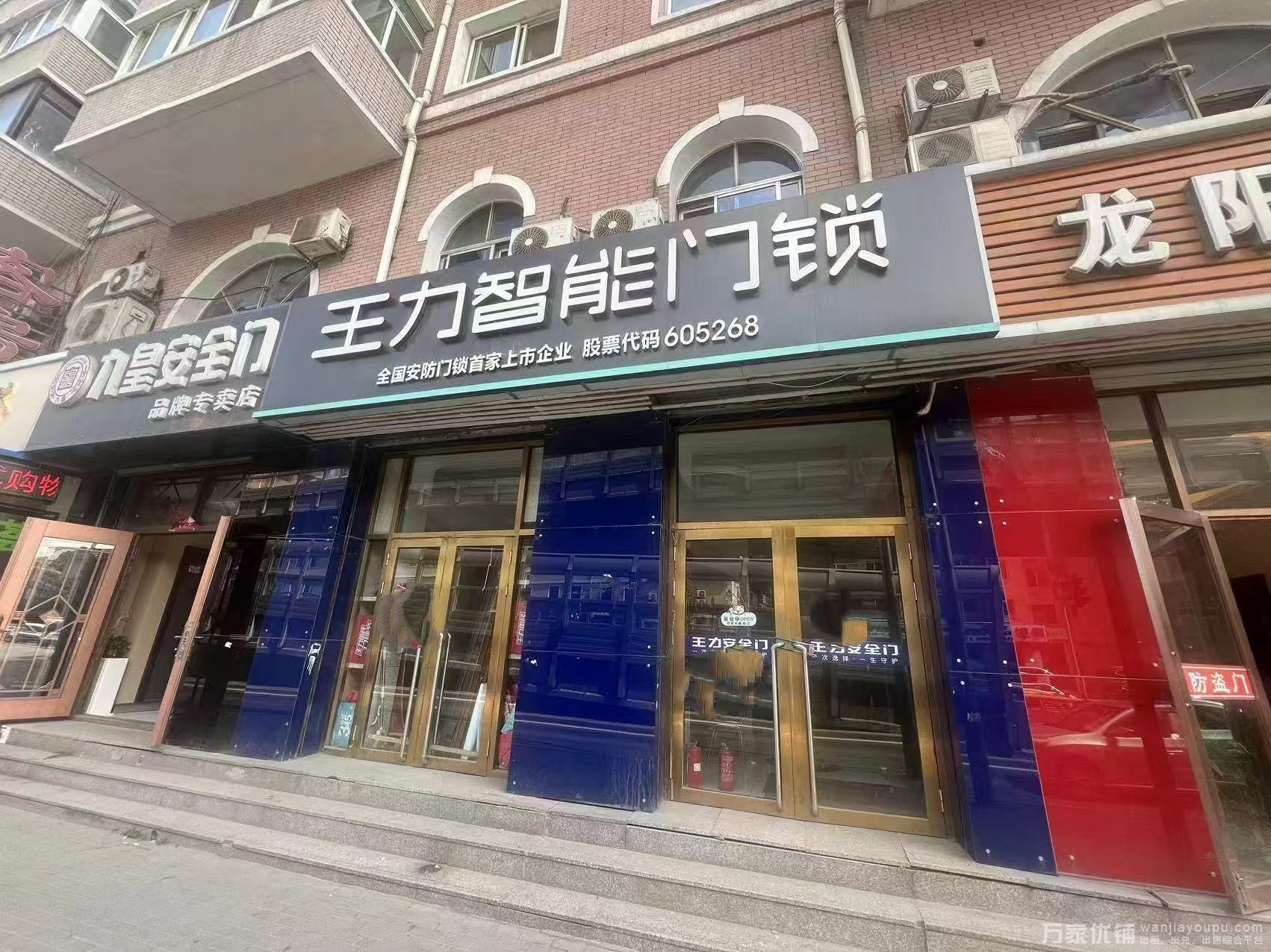 解放广场旺铺出租，三套门头，房主直租可整租可分租